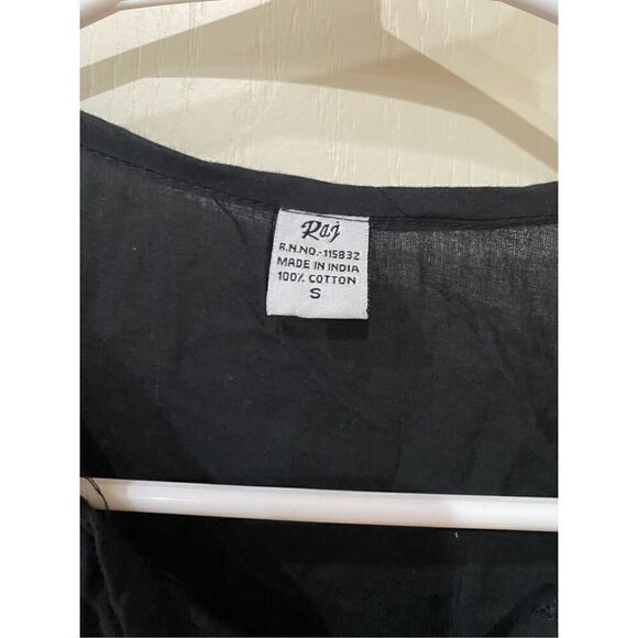 RAJ Embroidered Floral Blouse - Picture 3 of 4